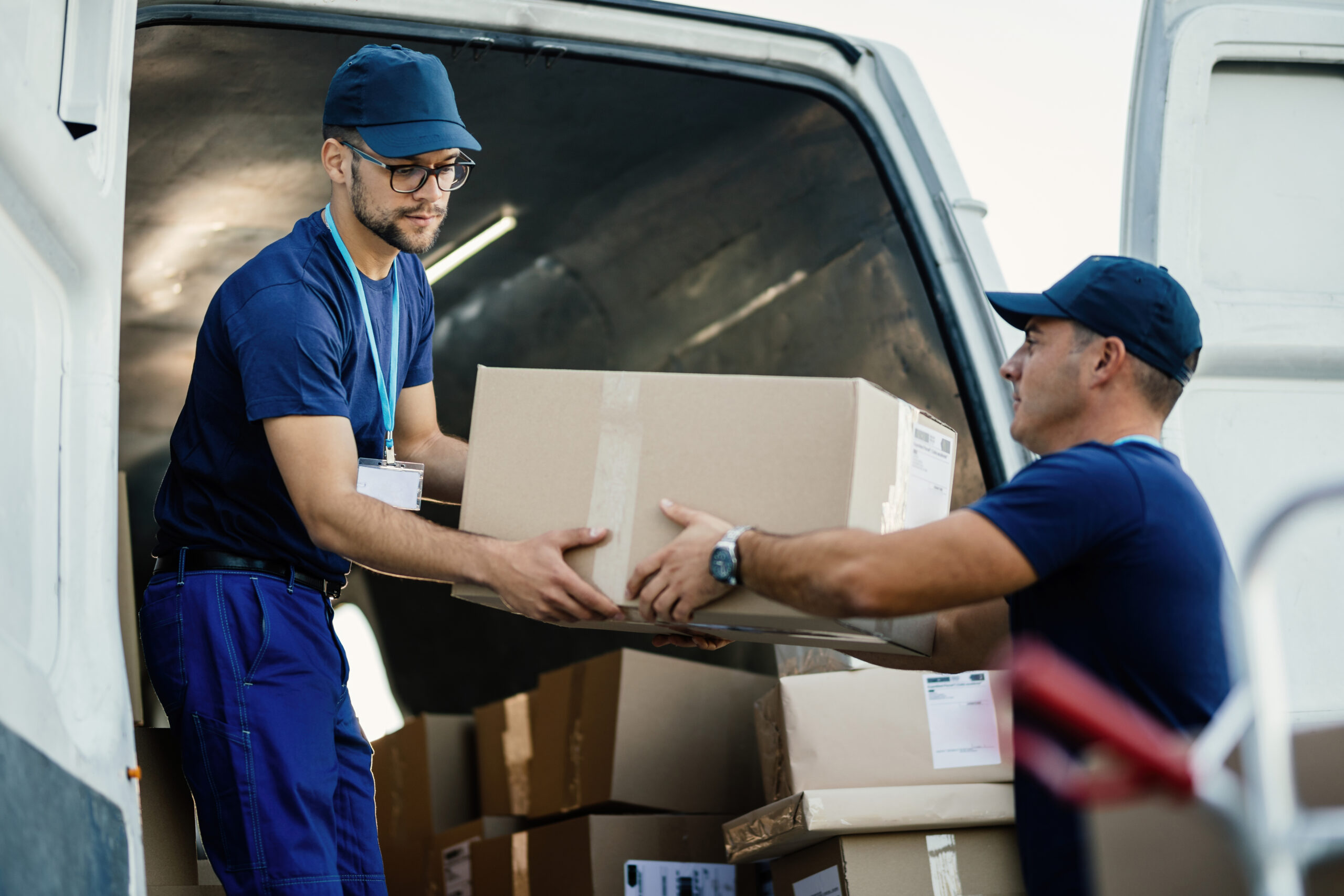 packers and movers in kolkata unloading the cartoons